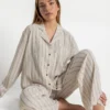 64643-0-000004-2 Admas Dames Pyjama Open Lange Mouw – Ecru