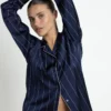 Admas Diplomatic Satijnen Dames Pyjama Open Lange Mouw – Donkerblauw