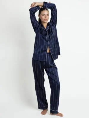 64645-0-000216 Admas Diplomatic Satijnen Dames Pyjama Open Lange Mouw – Donkerblauw