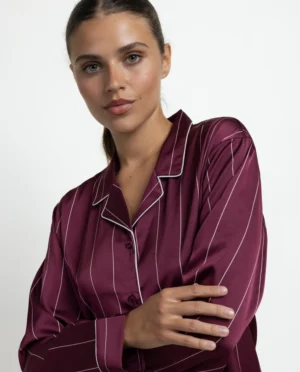 64645-0-000301-2 Admas Diplomatic Satijnen Dames Pyjama Open Lange Mouw – Bordeaux